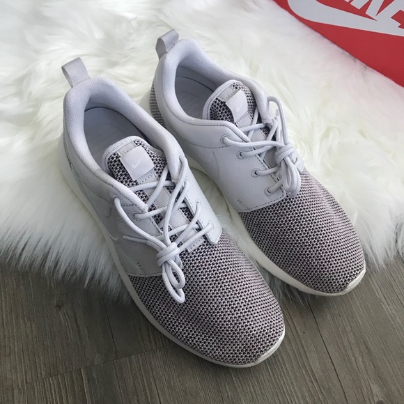 Brand New Nike Roshe One Knit Vast Grey - Picture 2 of 5